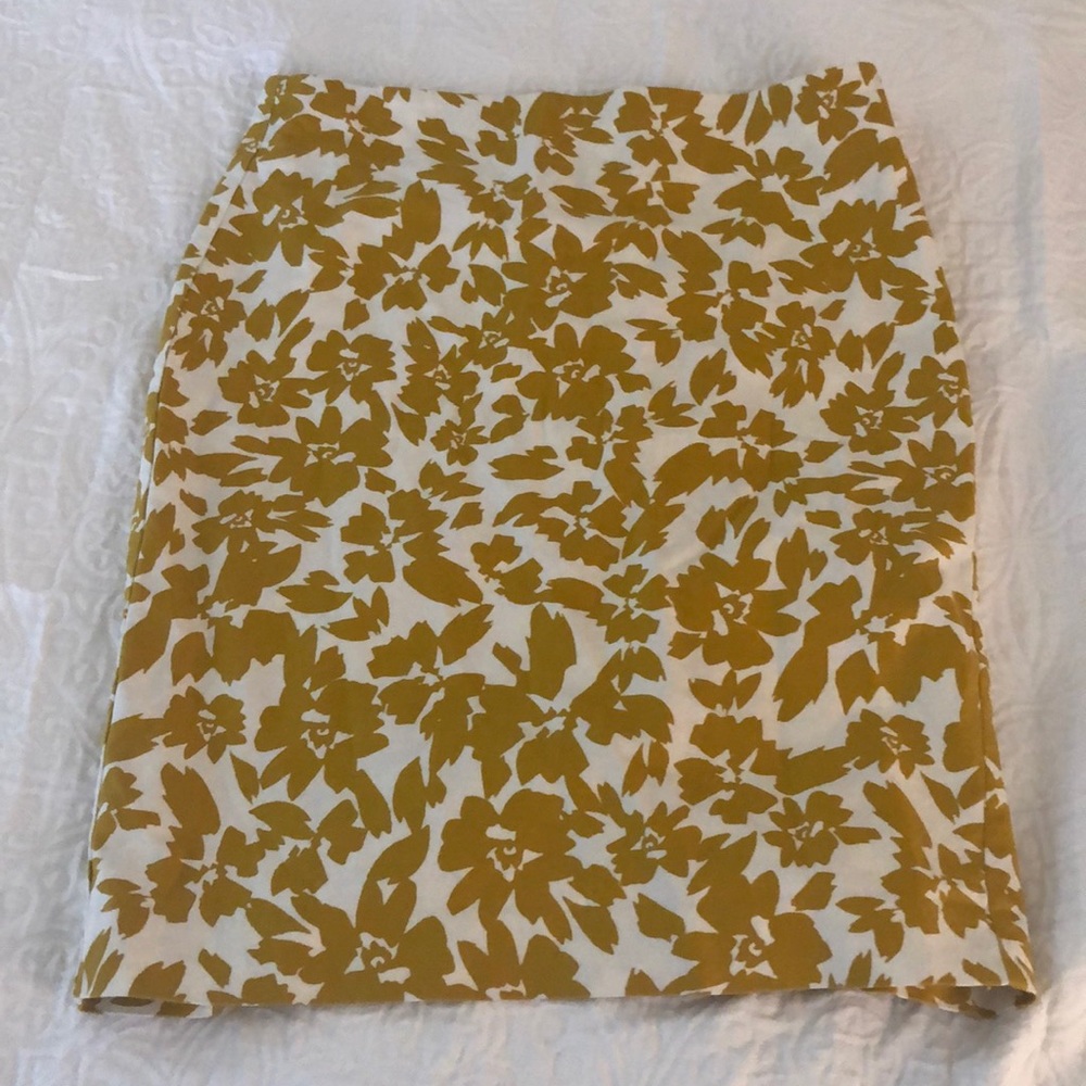 LOFT Gold floral pencil skirt
